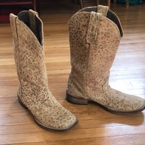 Women’s leopard print suede cowboy boots sz8